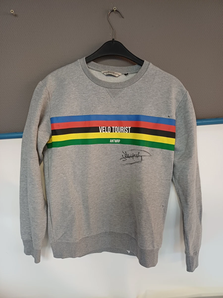 “Velo Tourist" Antwerp sweater gesigneerd door Lotte Kopecky
