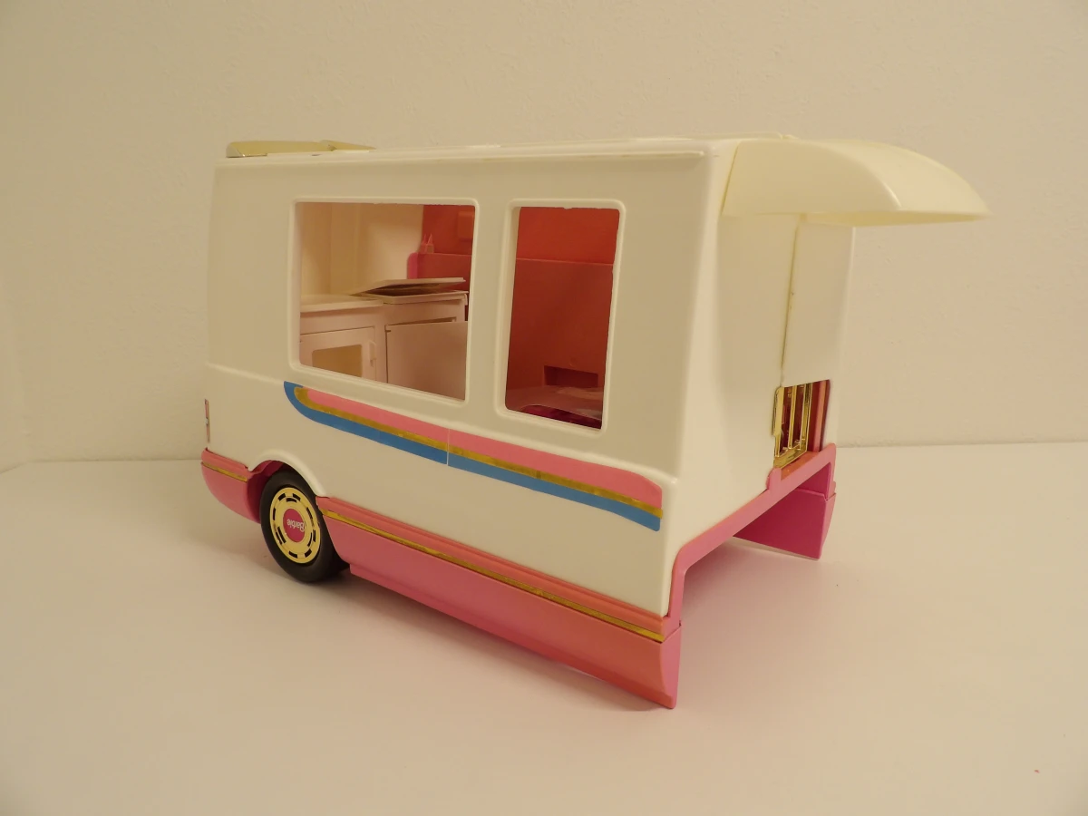 Barbie Golden Dream Camper - Mattel