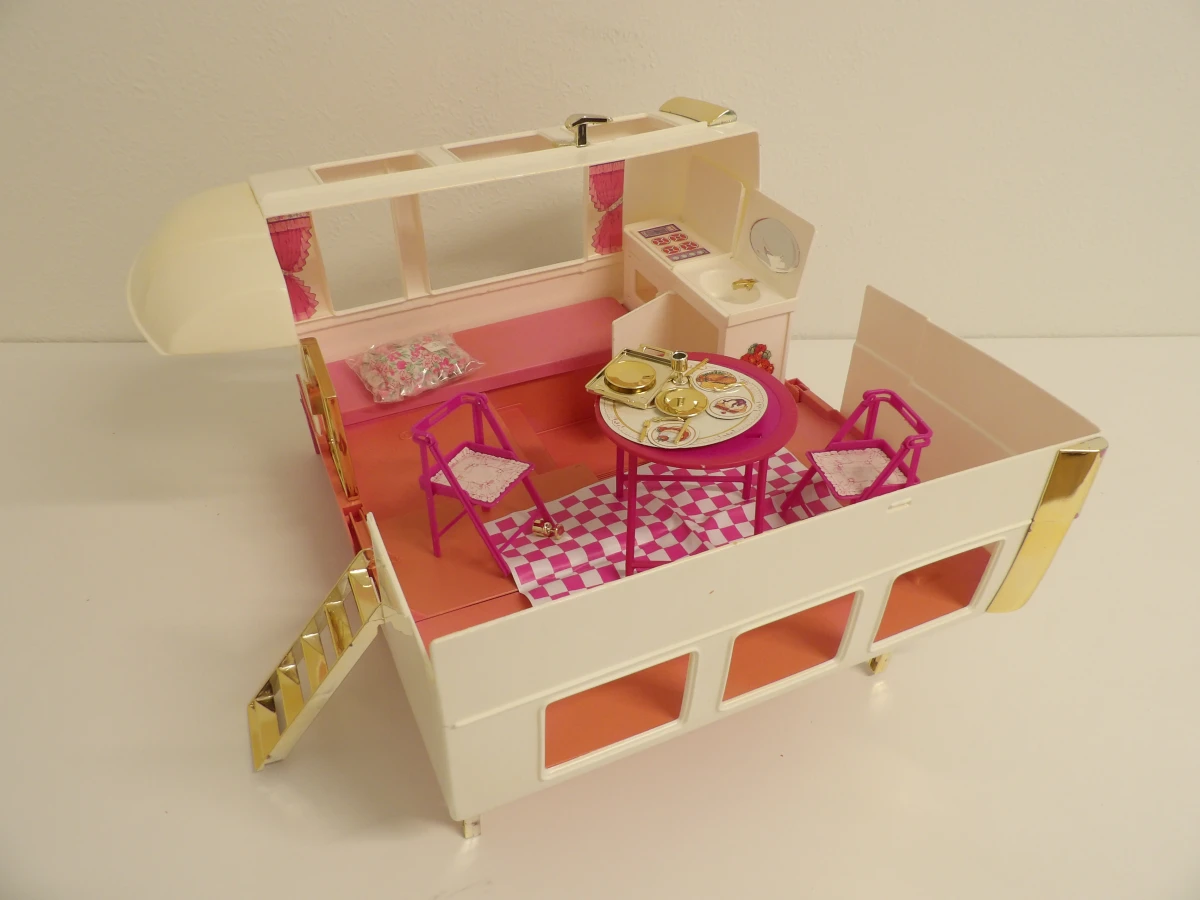 Barbie Golden Dream Camper - Mattel