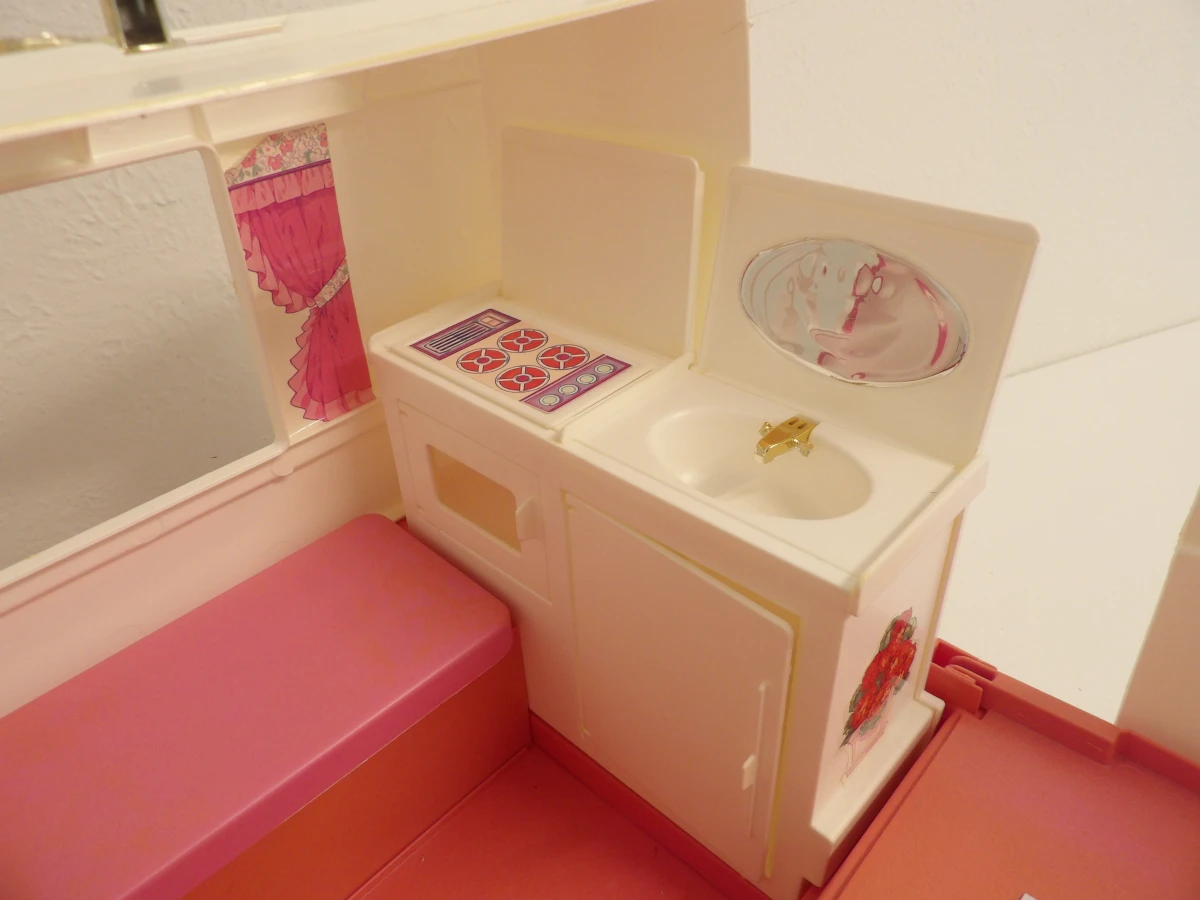 Barbie Golden Dream Camper - Mattel