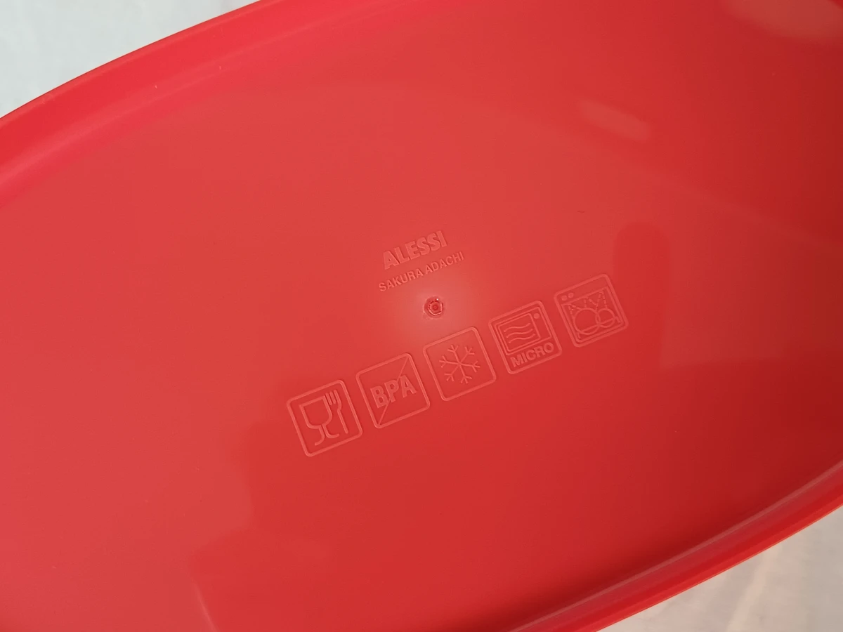 Rode Alessi lunchbox met meerdere compartimenten