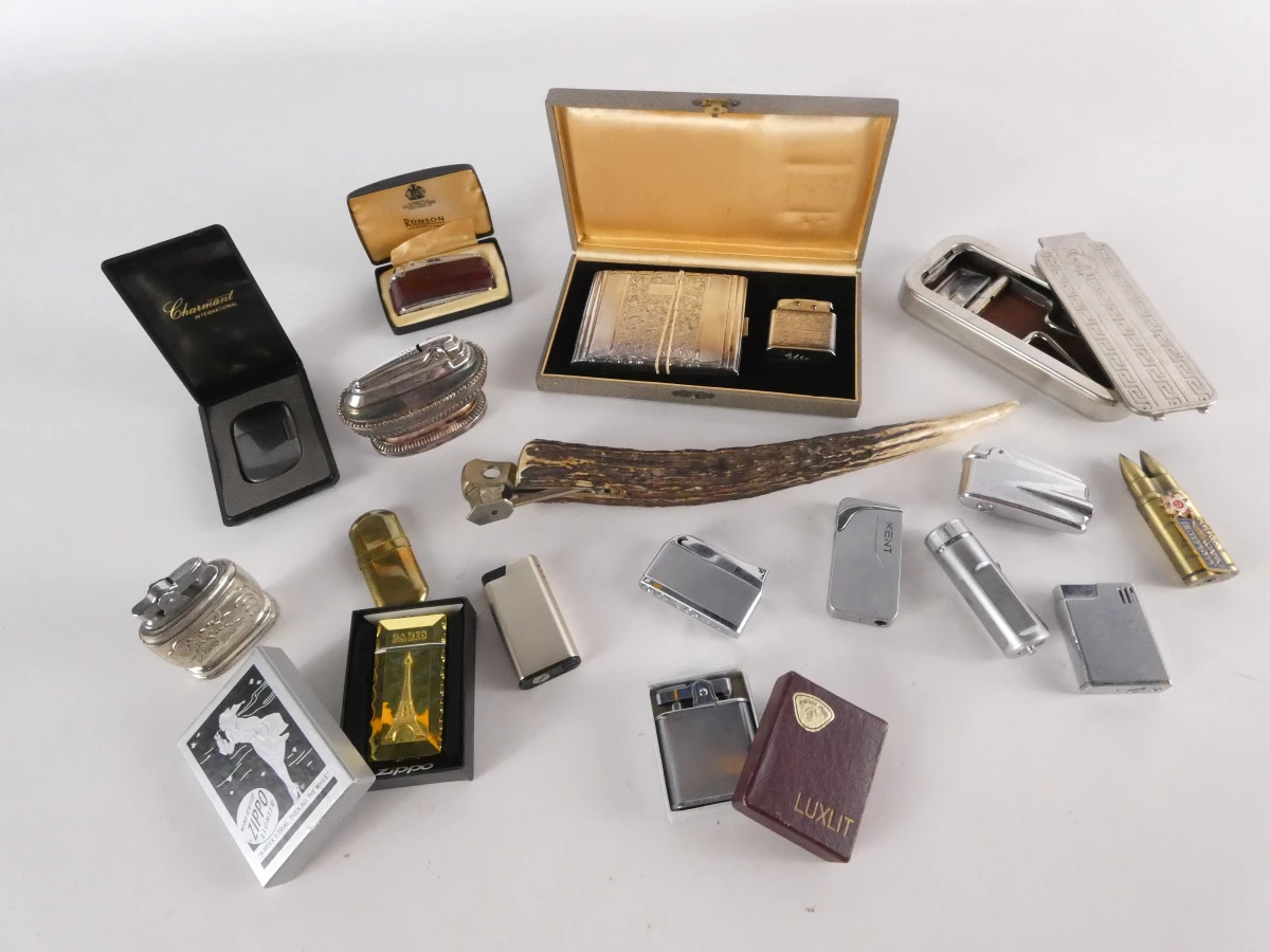 Mooie verzameling vintage aanstekers en sigarettenkokers