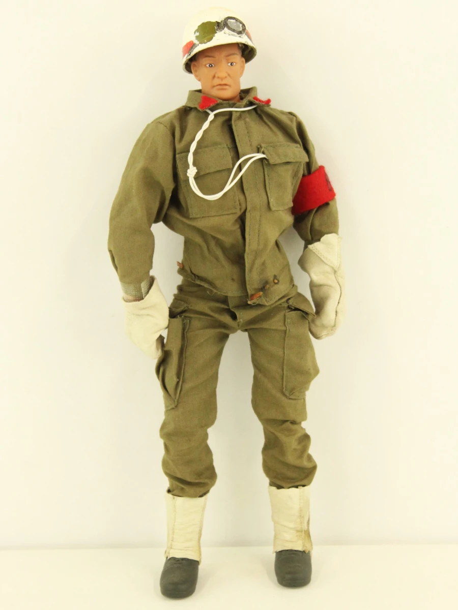 Set van militaire vliegtuigmodellen en soldaatfiguur