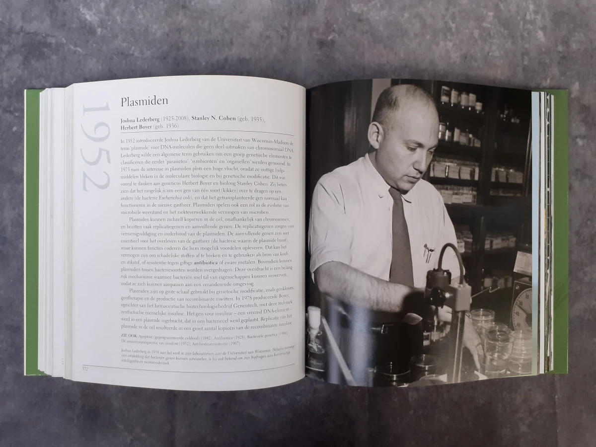 Boek: Duo van wetenschappelijke boeken; Het Biologie Boek & Het Scheikunde Boek - foto 9