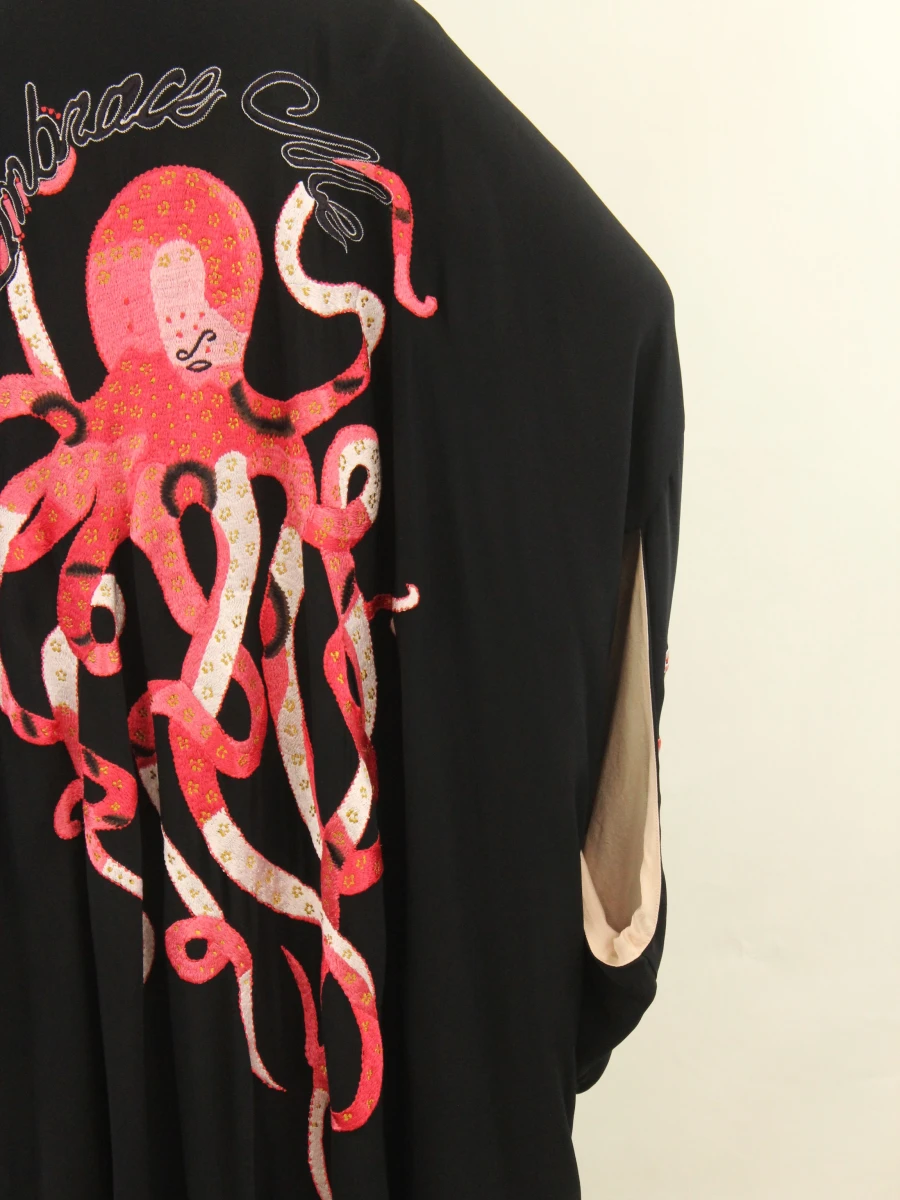 Essentiel Antwerp - zwarte kimono met roze octopus borduursel - one size