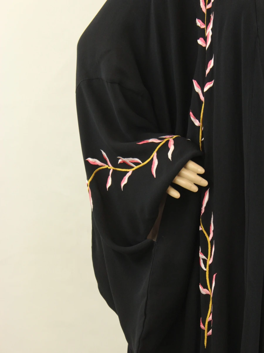 Essentiel Antwerp - zwarte kimono met roze octopus borduursel - one size