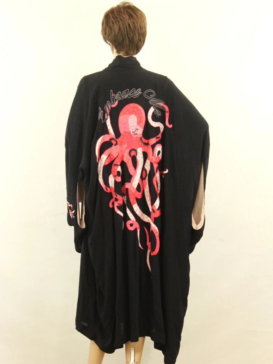 Essentiel Antwerp - zwarte kimono met roze octopus borduursel - one size