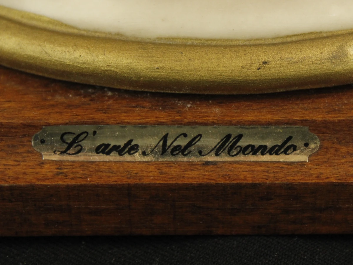 L'Arte Nel Mondo beeld van moeder met kind in hars