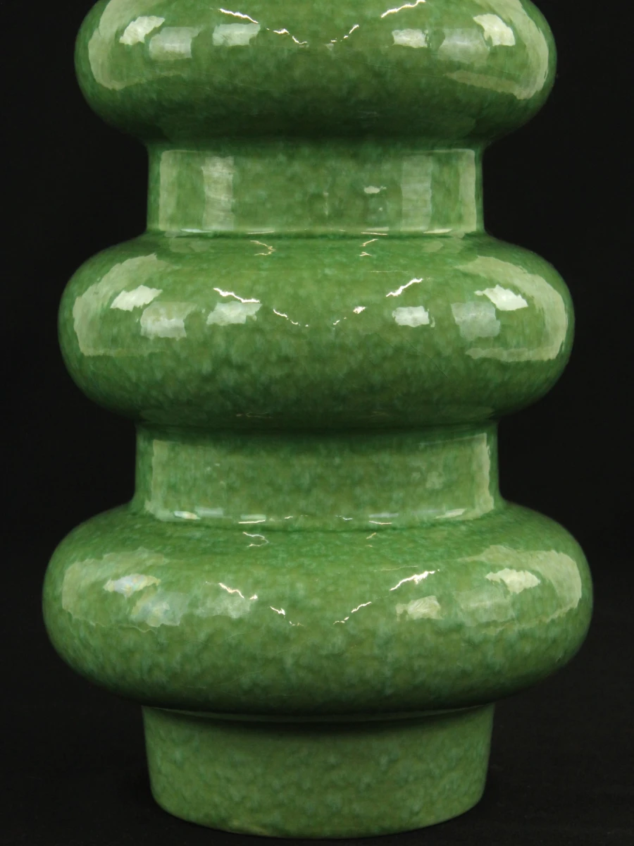 Hoge sculpturale groene vaas met bolvormige ringen - 50 cm