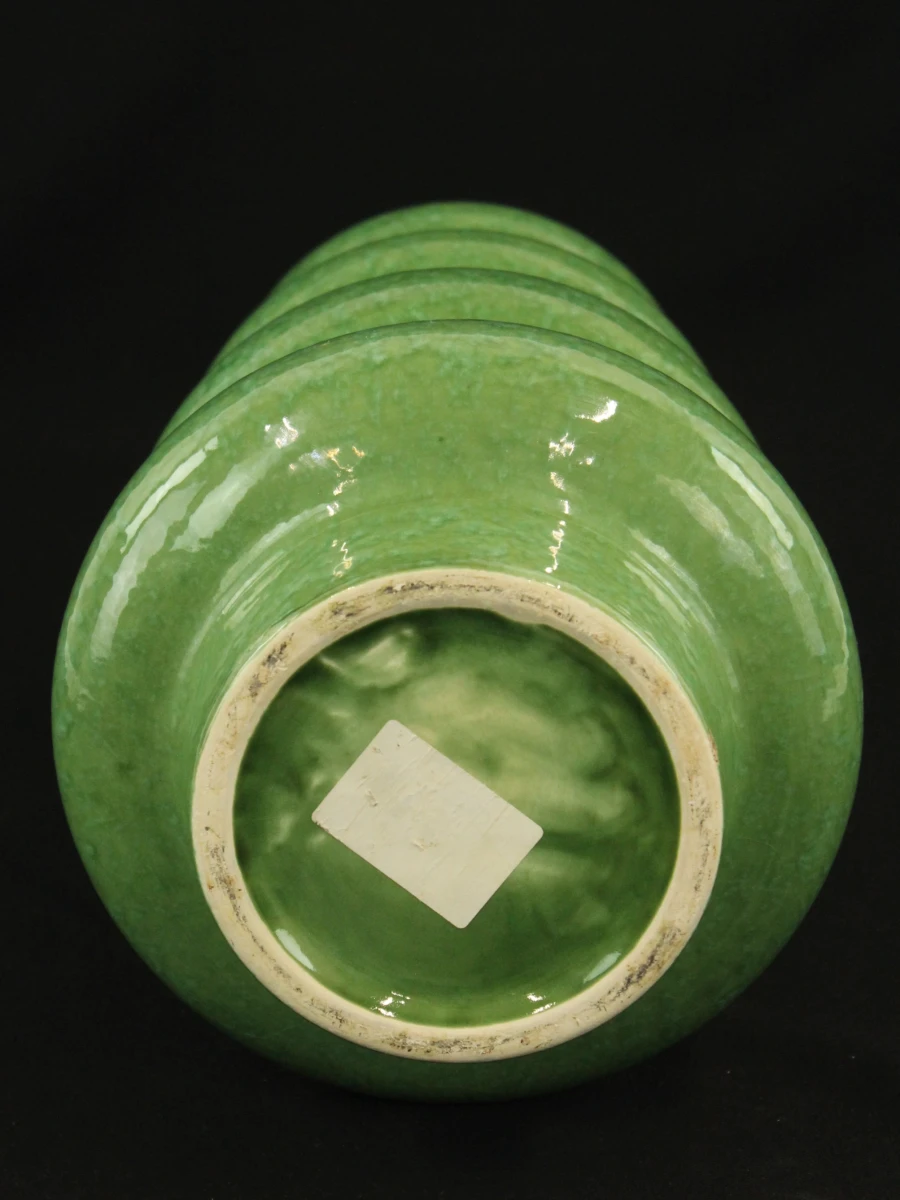 Hoge sculpturale groene vaas met bolvormige ringen - 50 cm