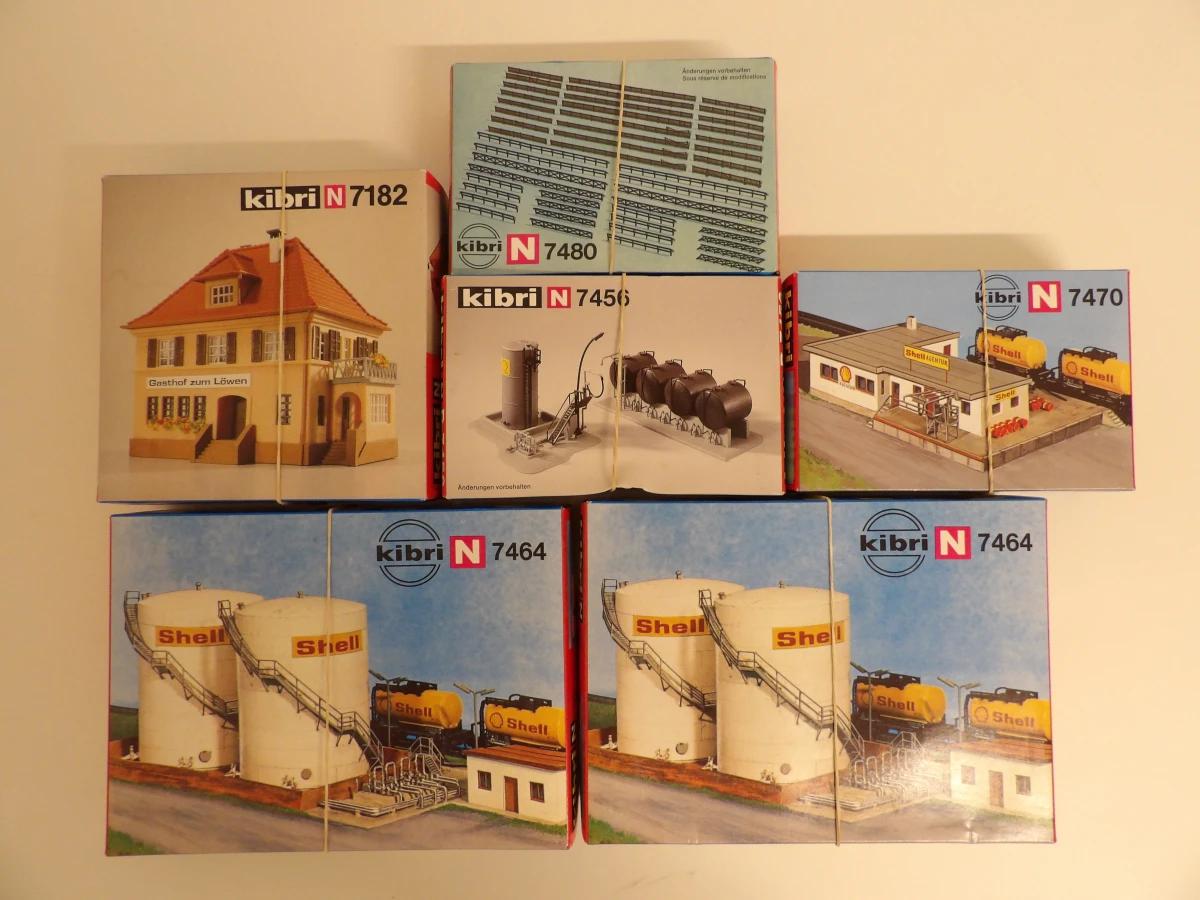 Kibri modelbouwset Shell tankstation en gebouwen N-schaal