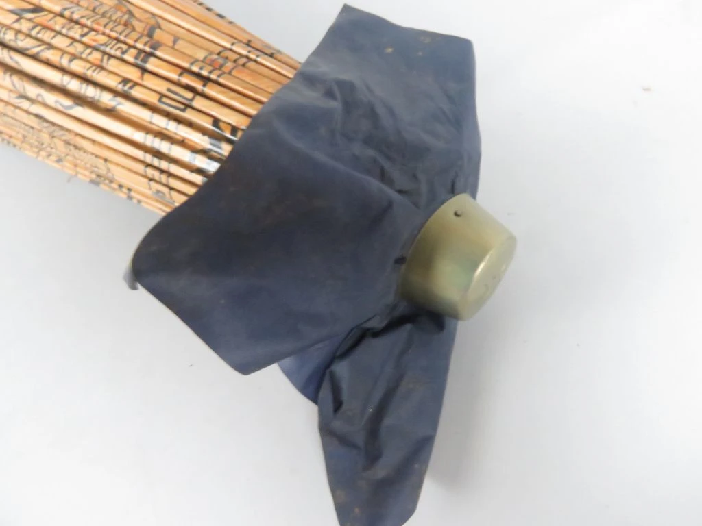 Oosterse papieren parasol met houten handvat