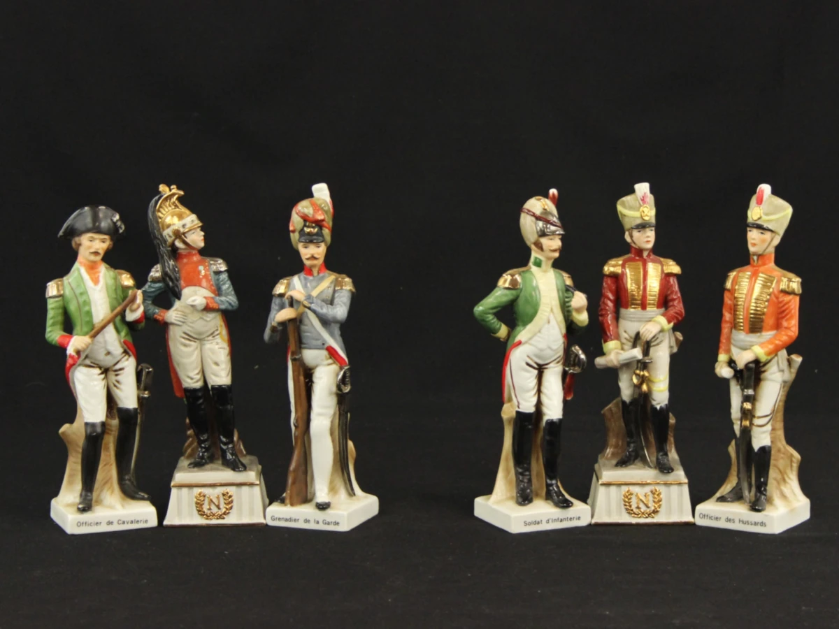Set van 6 vintage porseleinen soldaat beeldjes