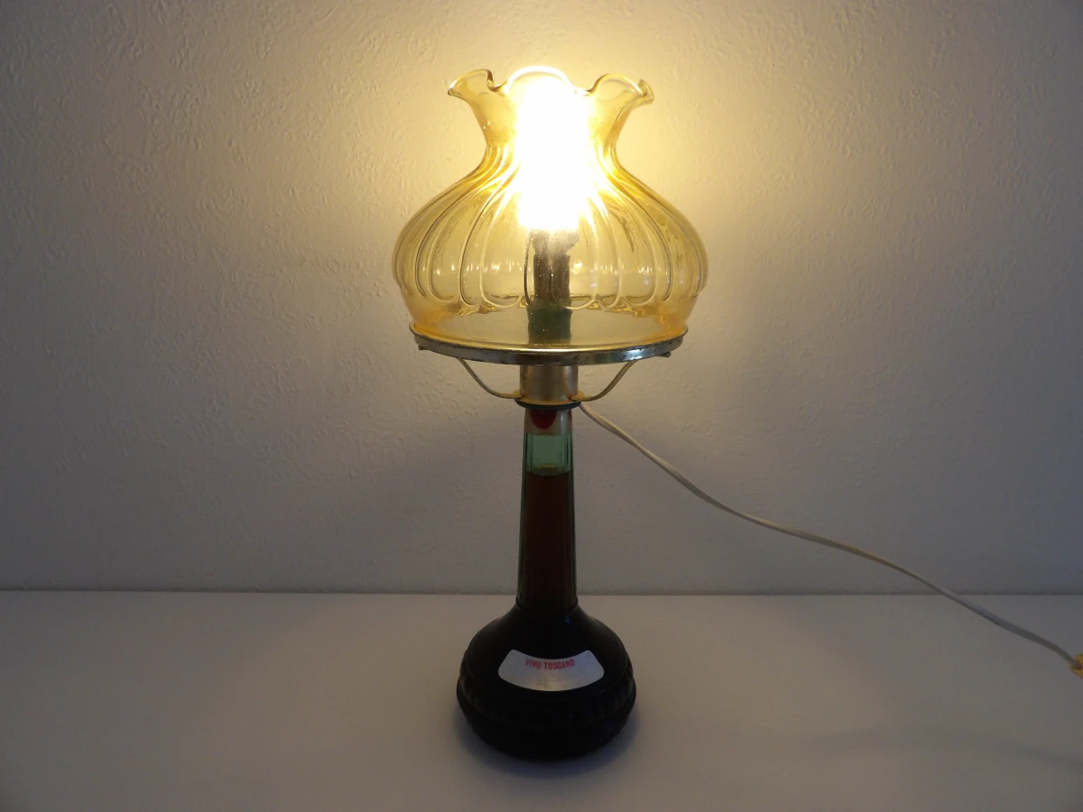 Vintage glazen tafellamp in vorm van Vino Toscano fles