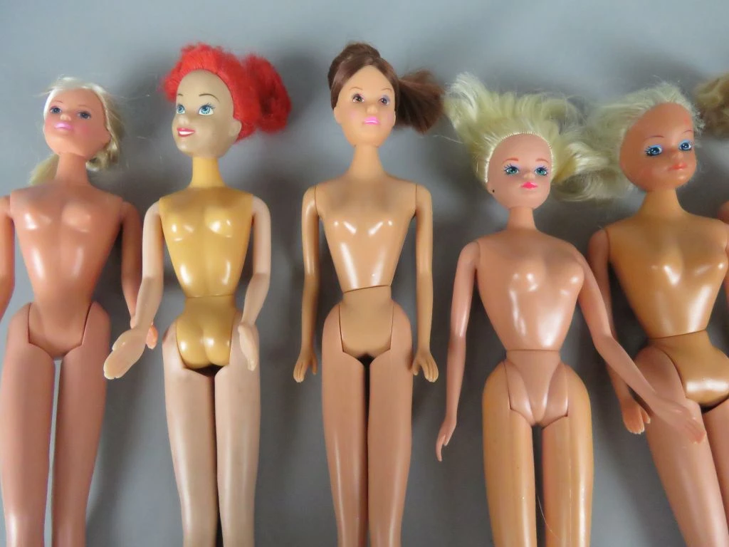 Set van 10 vintage Simba plastic poppen zonder kledij