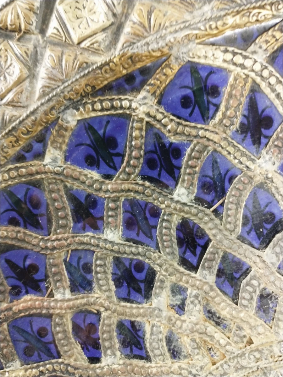 Decoratieve metalen schaal met blauw emaille