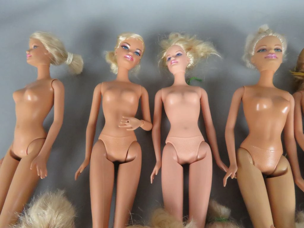 Set van 15 gebruikte Barbie poppen uit 1999 zonder kledij