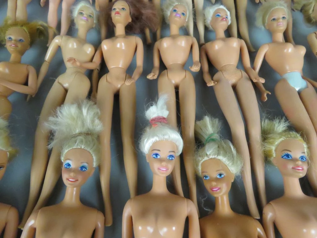 Set van 35 vintage Barbie poppen zonder kledij uit 1966