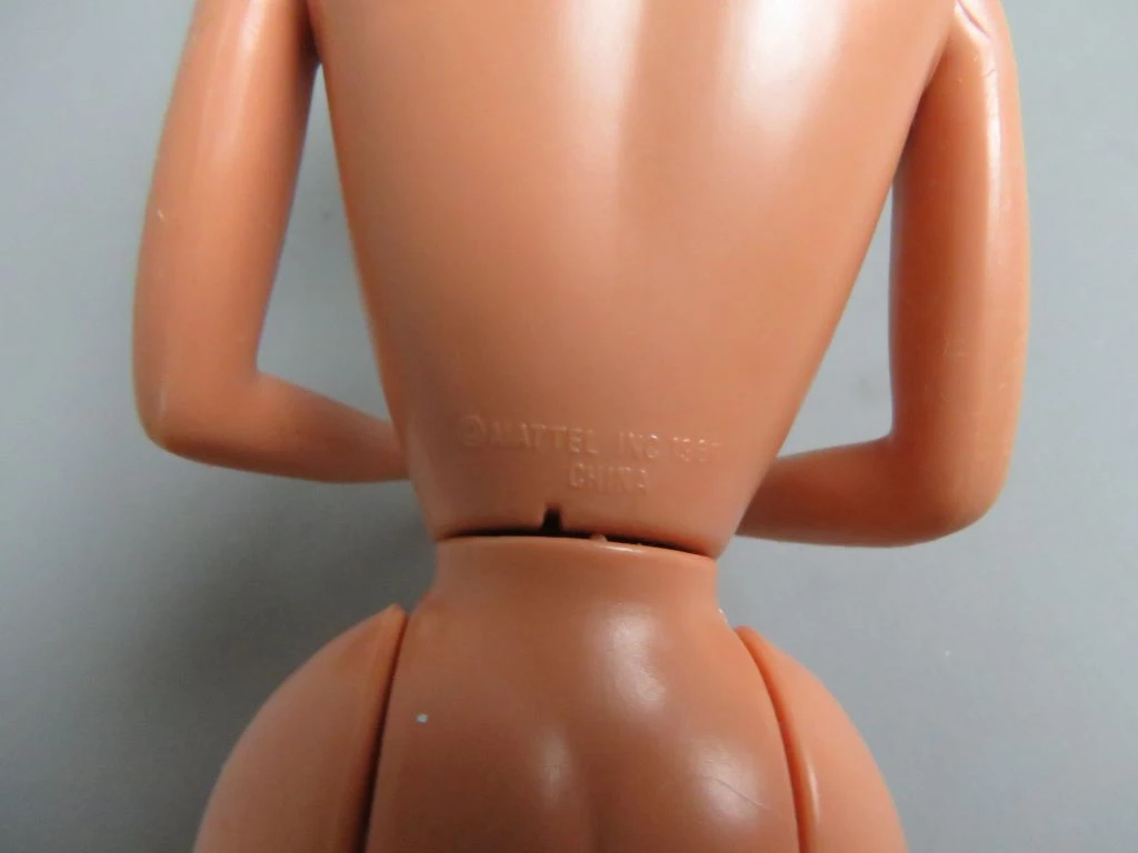 Set van 35 vintage Barbie poppen zonder kledij uit 1966