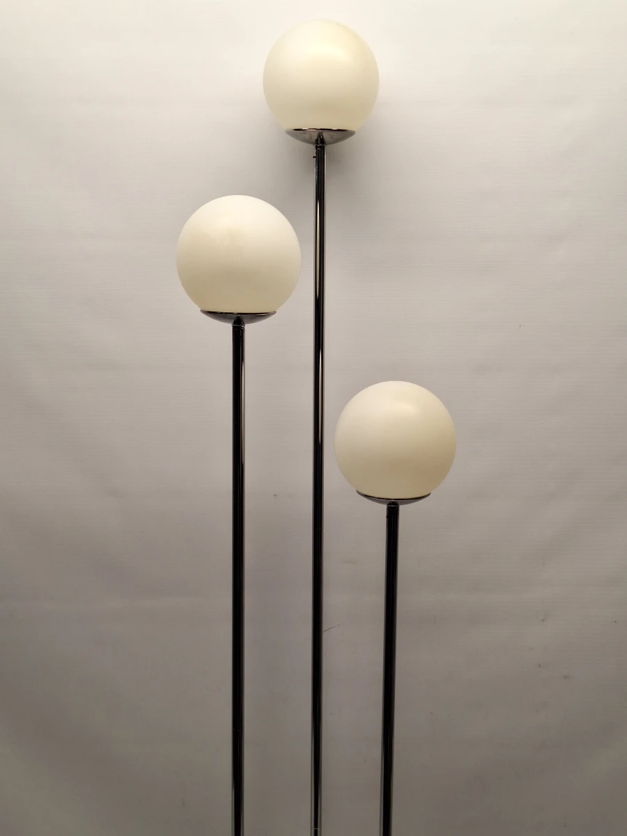 IKEA SIMRISHAMN vloerlamp - Scandinavisch design met drie melkwitte lichtbollen