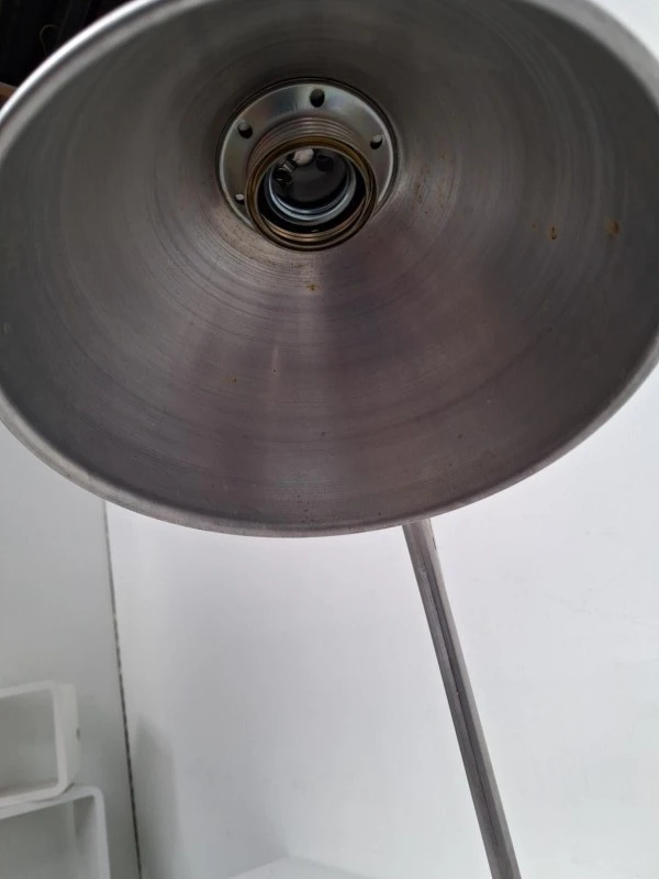 Stoere Industriële Bureaulamp / Tafellamp – Geborsteld Metaal (RVS-look)