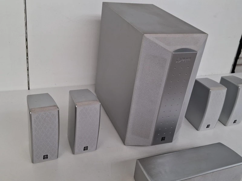 Yamaha 5.1 Home Cinema Luidsprekerset – Zilver (Met Advanced YST Subwoofer)