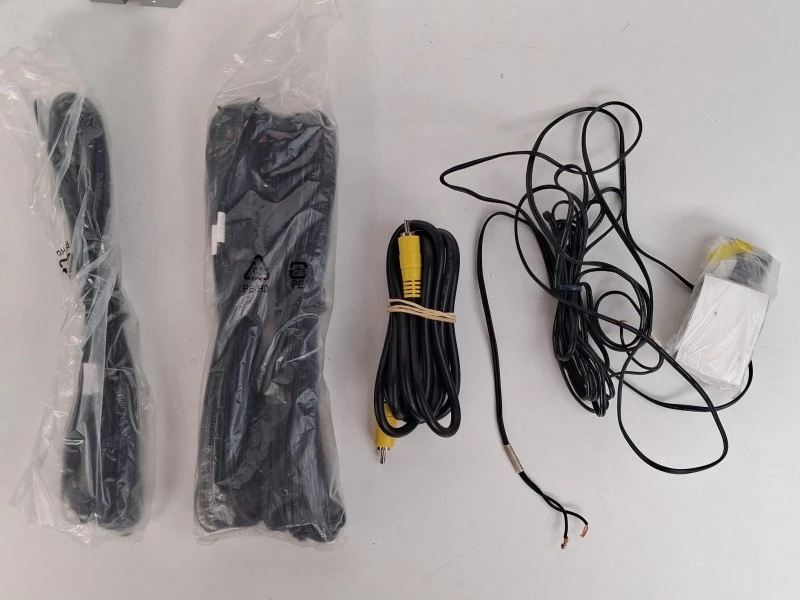 Yamaha 5.1 Home Cinema Luidsprekerset – Zilver (Met Advanced YST Subwoofer)