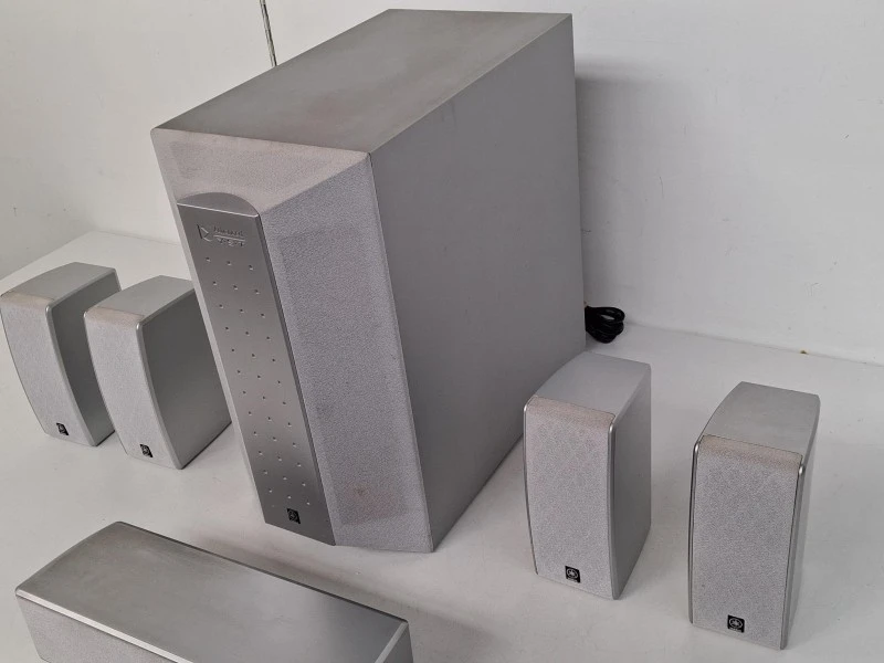 Yamaha 5.1 Home Cinema Luidsprekerset – Zilver (Met Advanced YST Subwoofer)