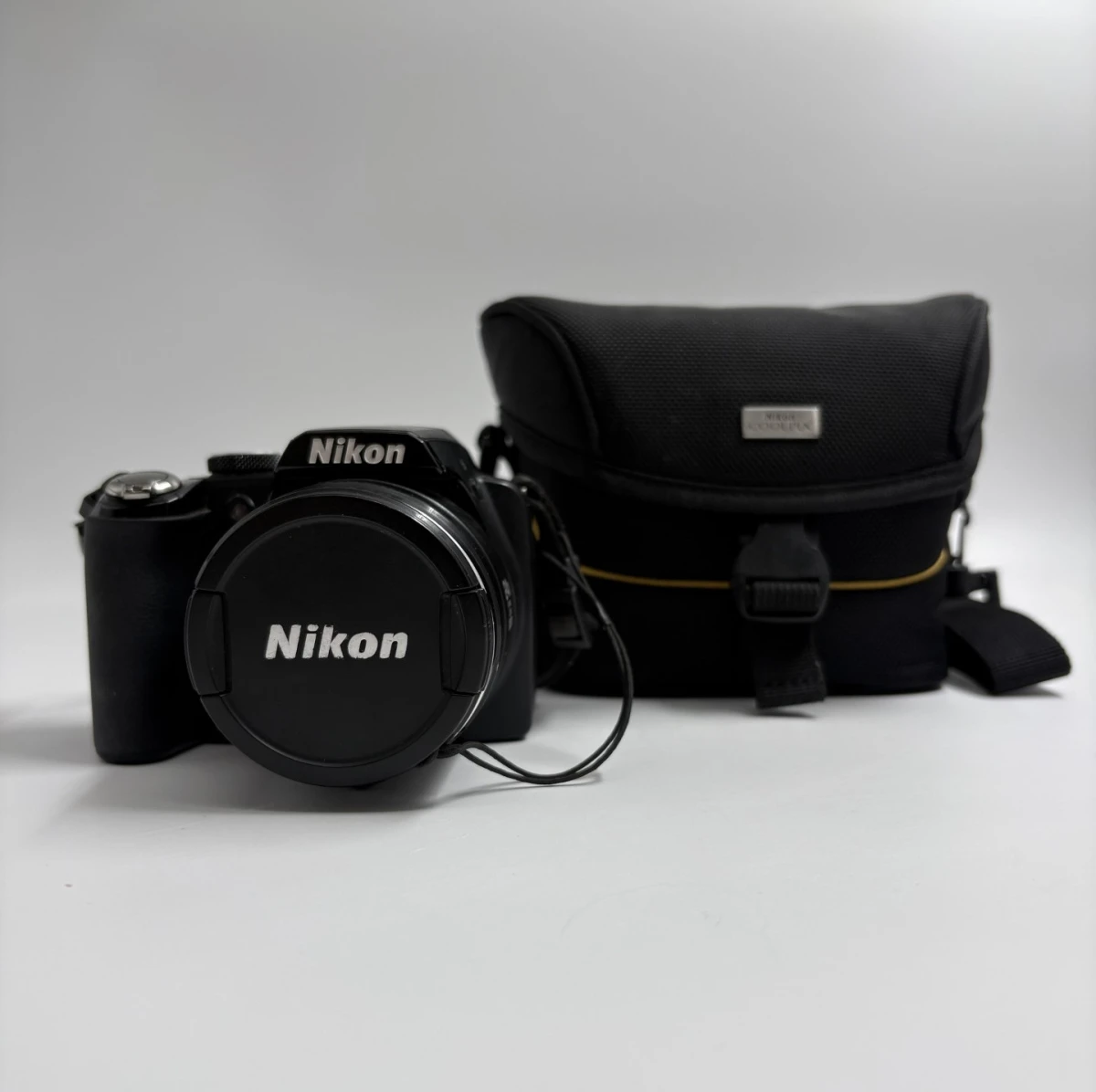 Nikon Coolpix P90 digitale camera met draagtas