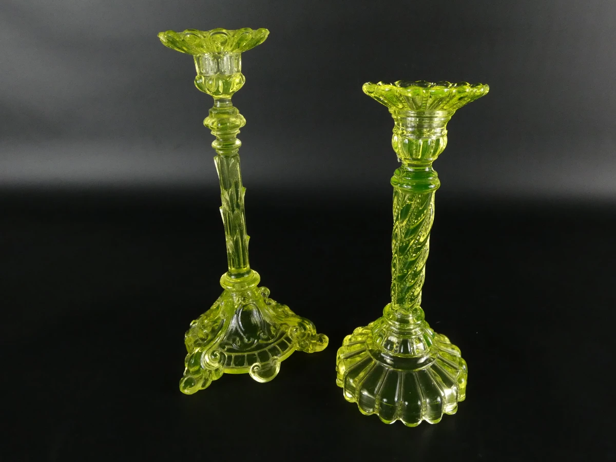 Set van 2 vintage uraniumglazen kandelaars