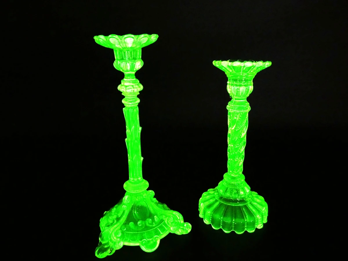 Set van 2 vintage uraniumglazen kandelaars