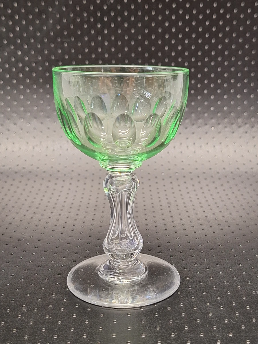 Set van 7 vintage uraniumglazen - Betoverende groene gloed onder UV-licht - foto 9
