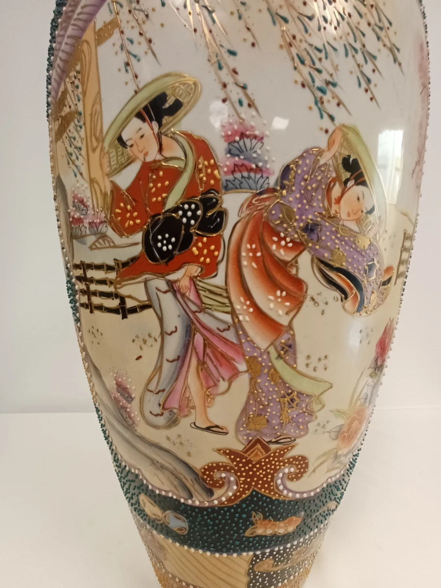 Decoratieve Japanse vaas in Satsuma-stijl