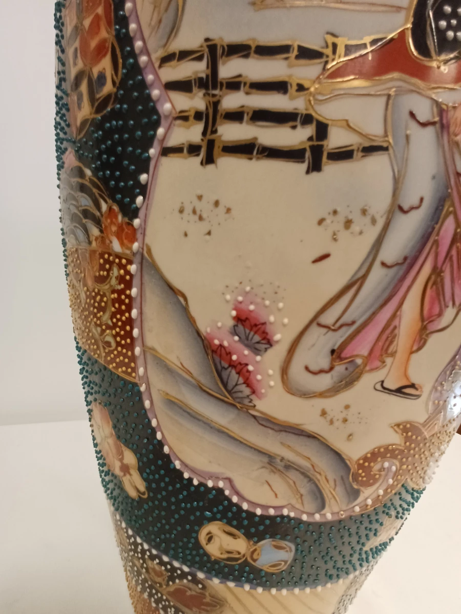Decoratieve Japanse vaas in Satsuma-stijl