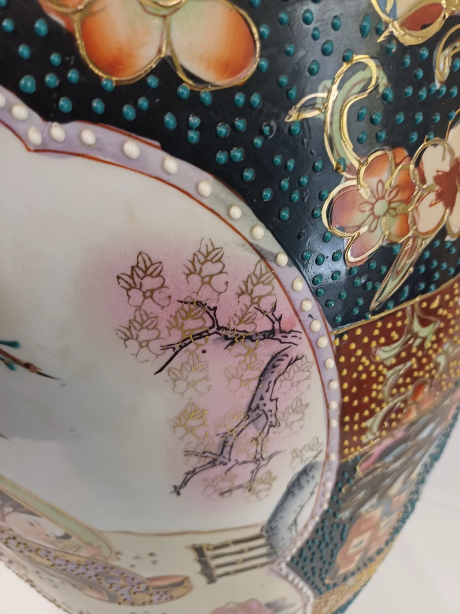Decoratieve Japanse vaas in Satsuma-stijl