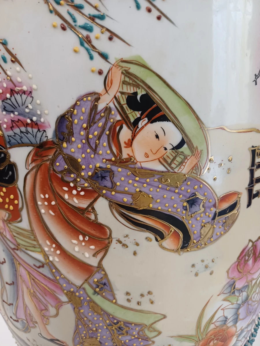 Decoratieve Japanse vaas in Satsuma-stijl