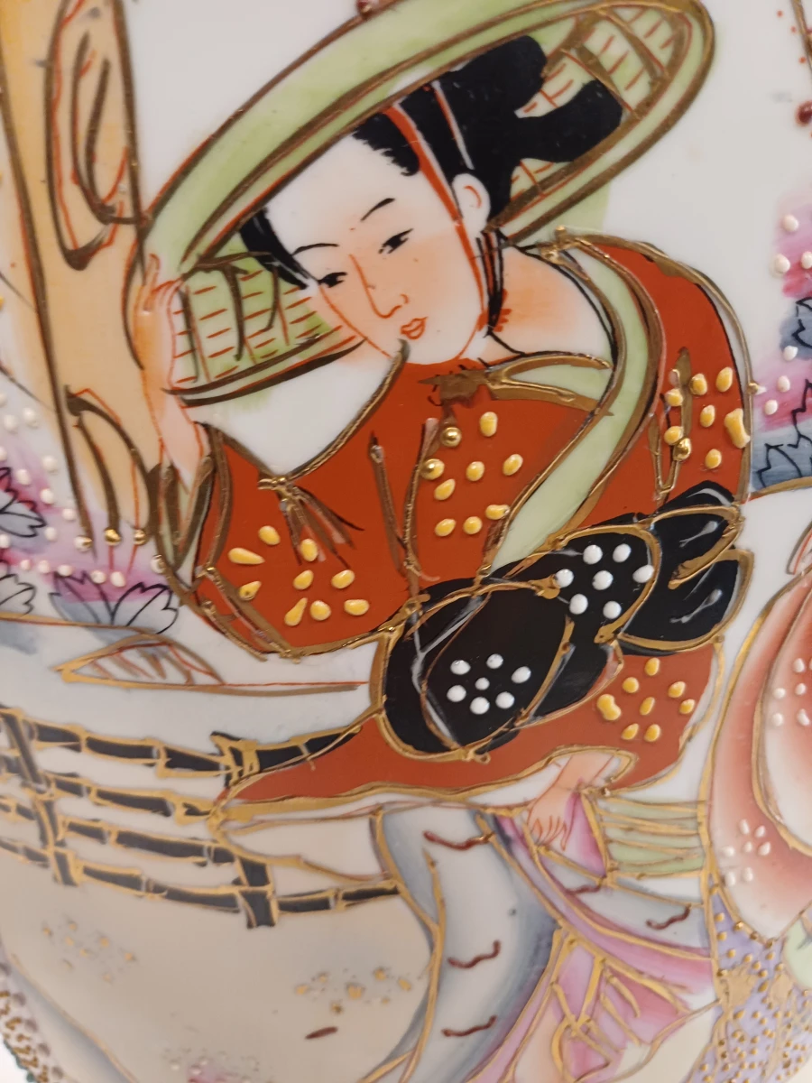 Decoratieve Japanse vaas in Satsuma-stijl