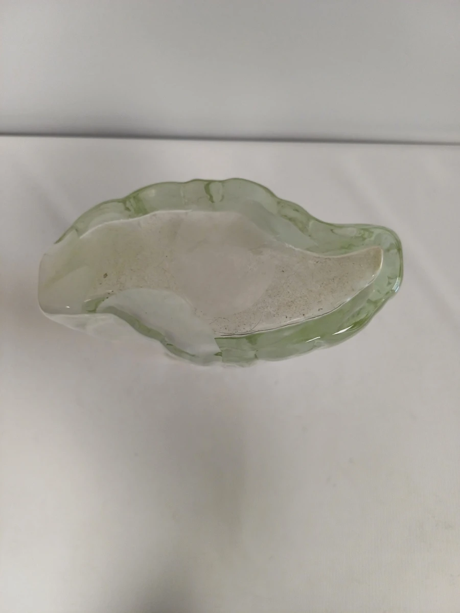 Decoratief glazen vaasje met golvend patroon