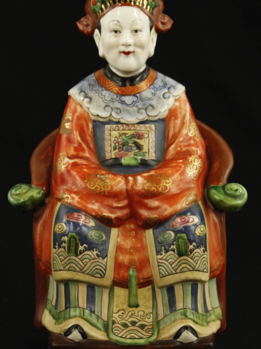 Porseleinen Aziatische figuur in traditionele kleding
