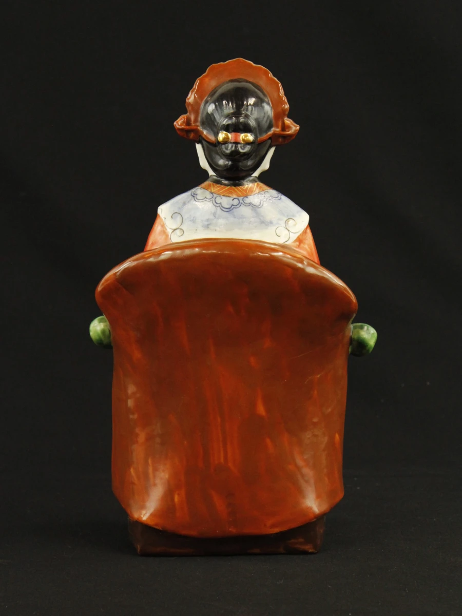 Porseleinen Aziatische figuur in traditionele kleding