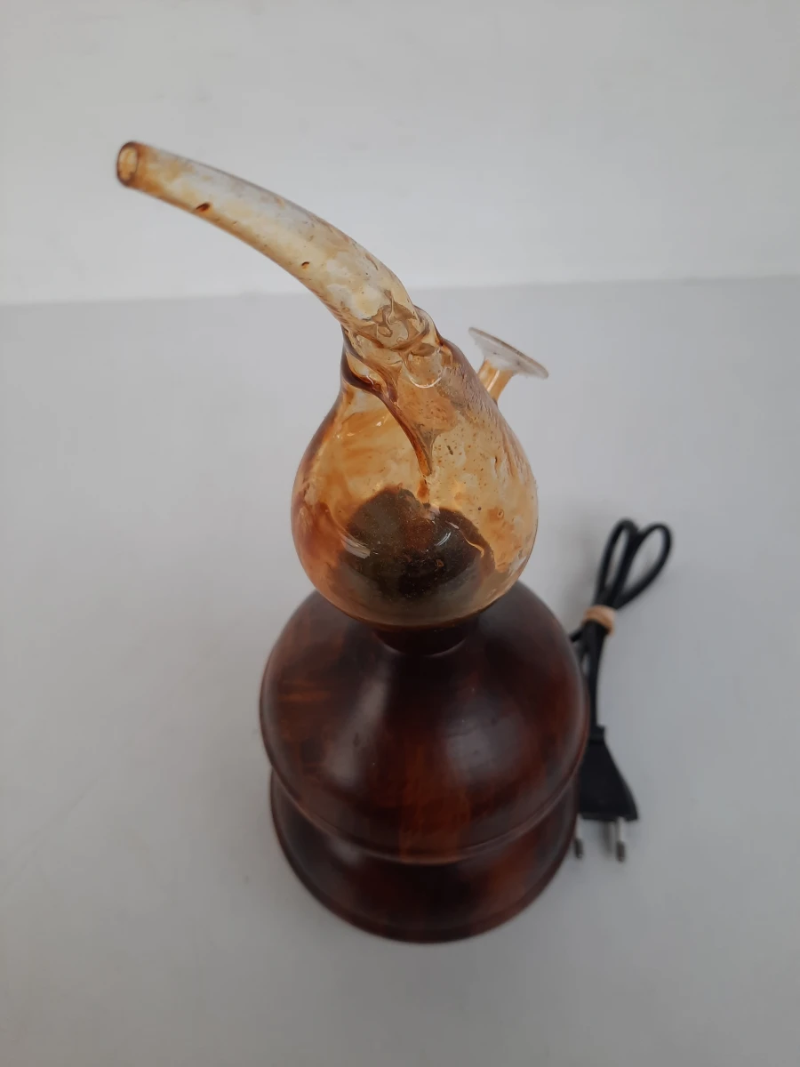 Klassieke Glazen Nebulisator / Aroma Diffuser op Houten Basis – Alambiek Stijl