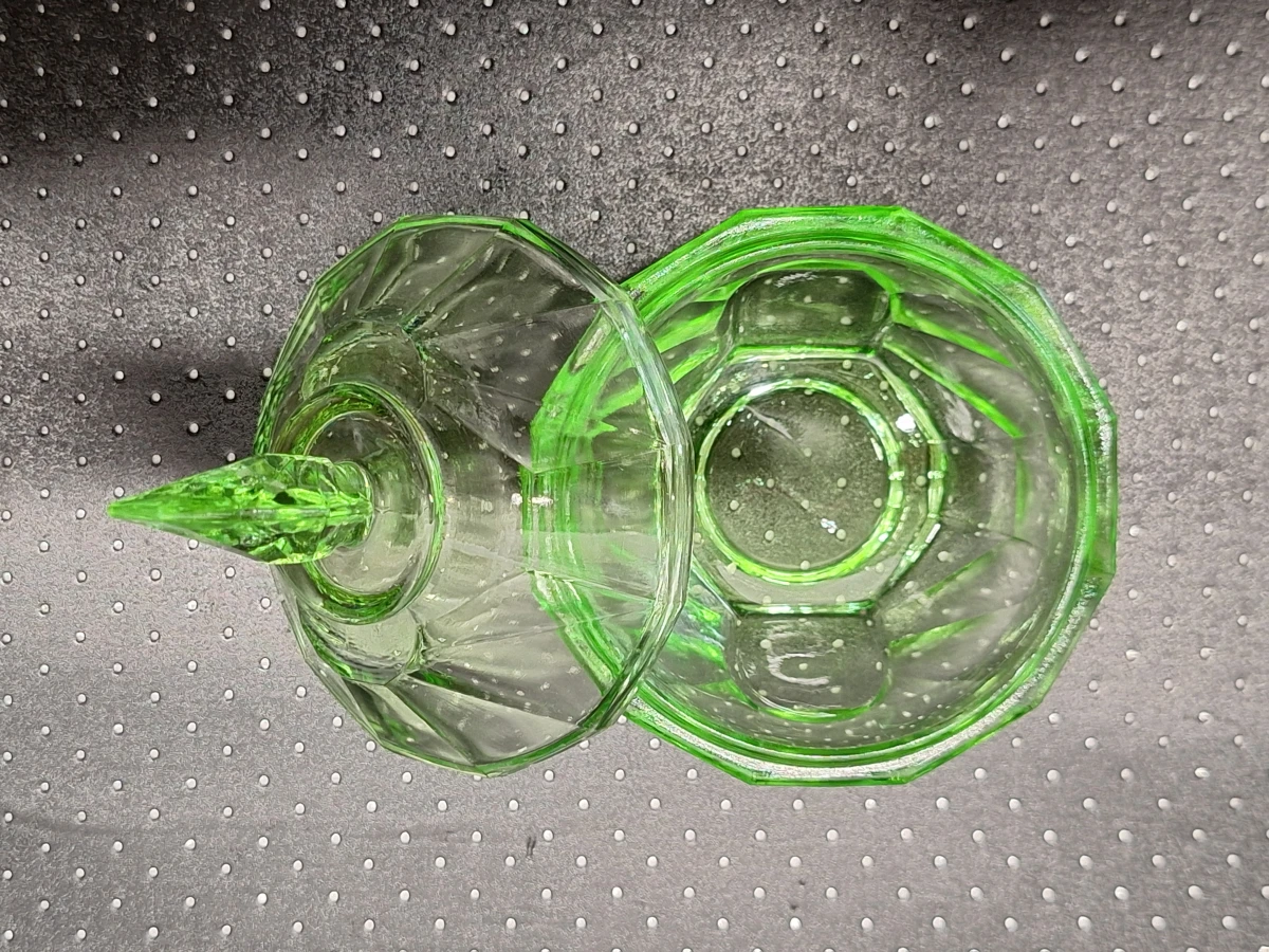 Glazen Art Deco boudoirset in groen persglas - Authentieke toiletset uit de jaren '20/'30 - foto 11