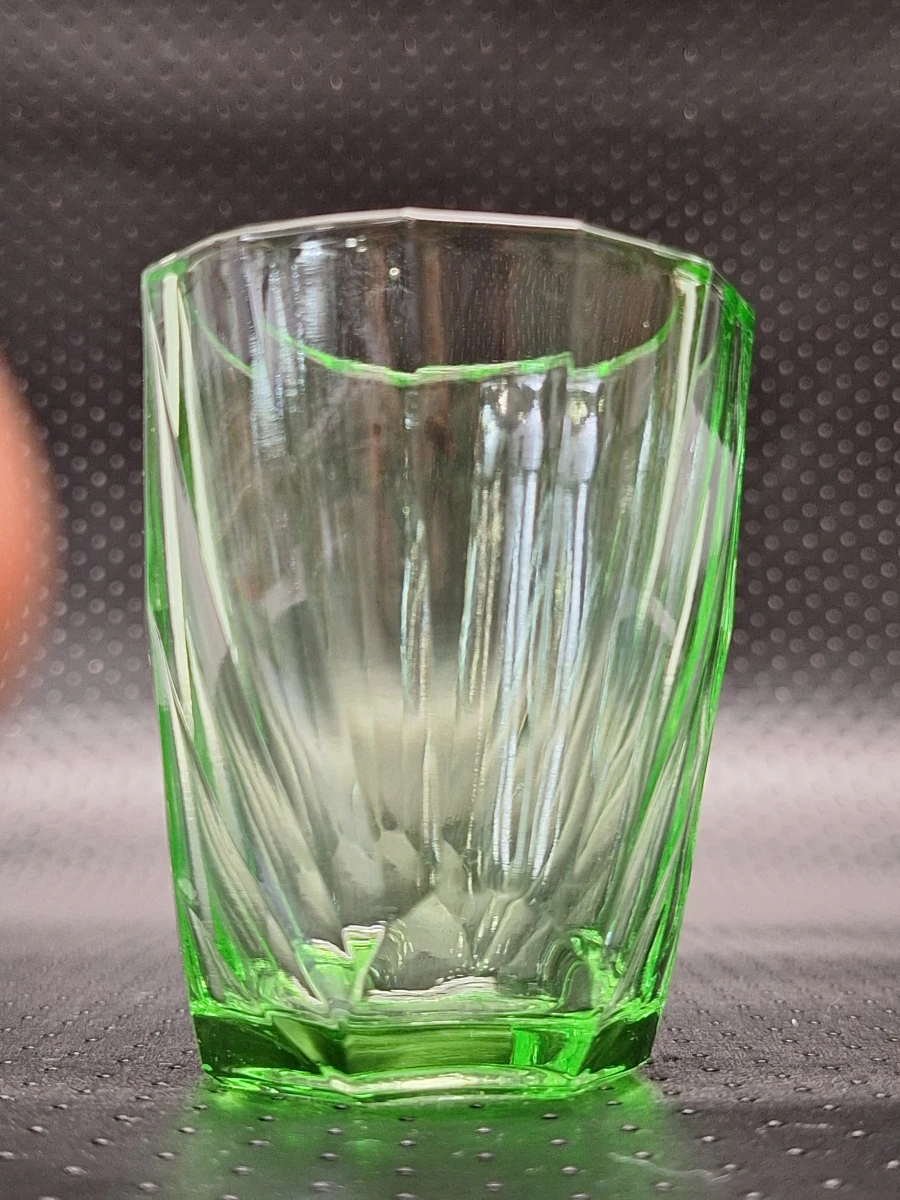 Glazen Art Deco boudoirset in groen persglas - Authentieke toiletset uit de jaren '20/'30 - foto 13