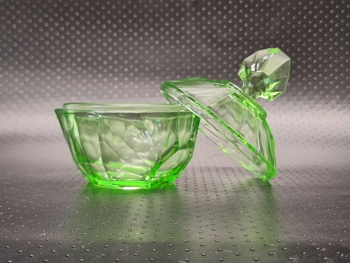 Glazen Art Deco boudoirset in groen persglas - Authentieke toiletset uit de jaren '20/'30 - foto 9