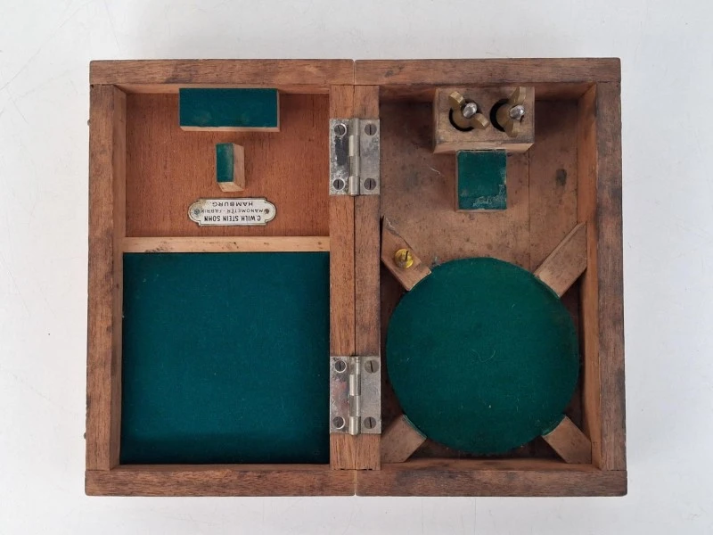 📐 Zeldzame Antieke Manometer in Originele Kist – C. Wilh. Stein Sohn Hamburg (ca. 1900) 📐