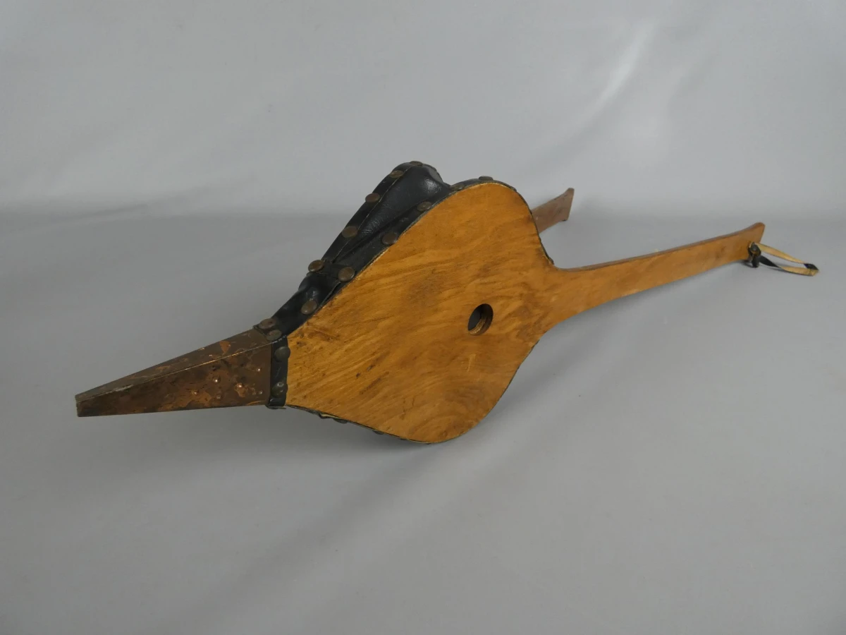 Klassieke houten blaazebalk
