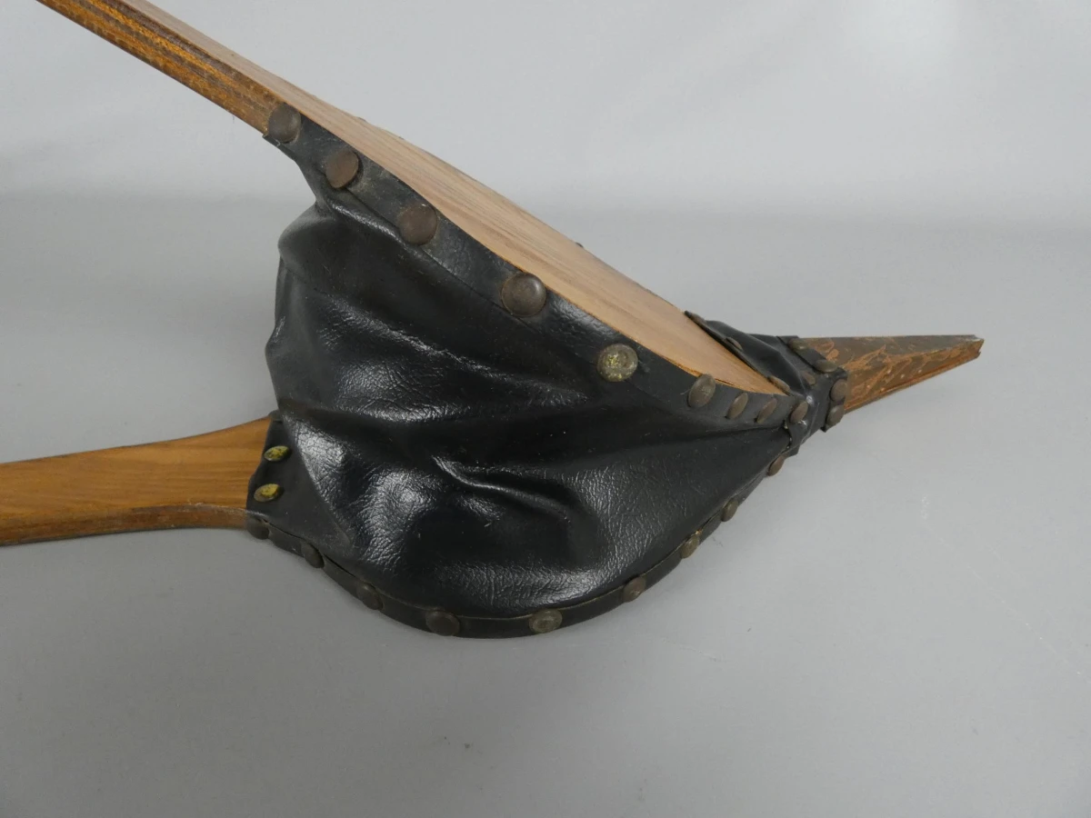 Klassieke houten blaazebalk