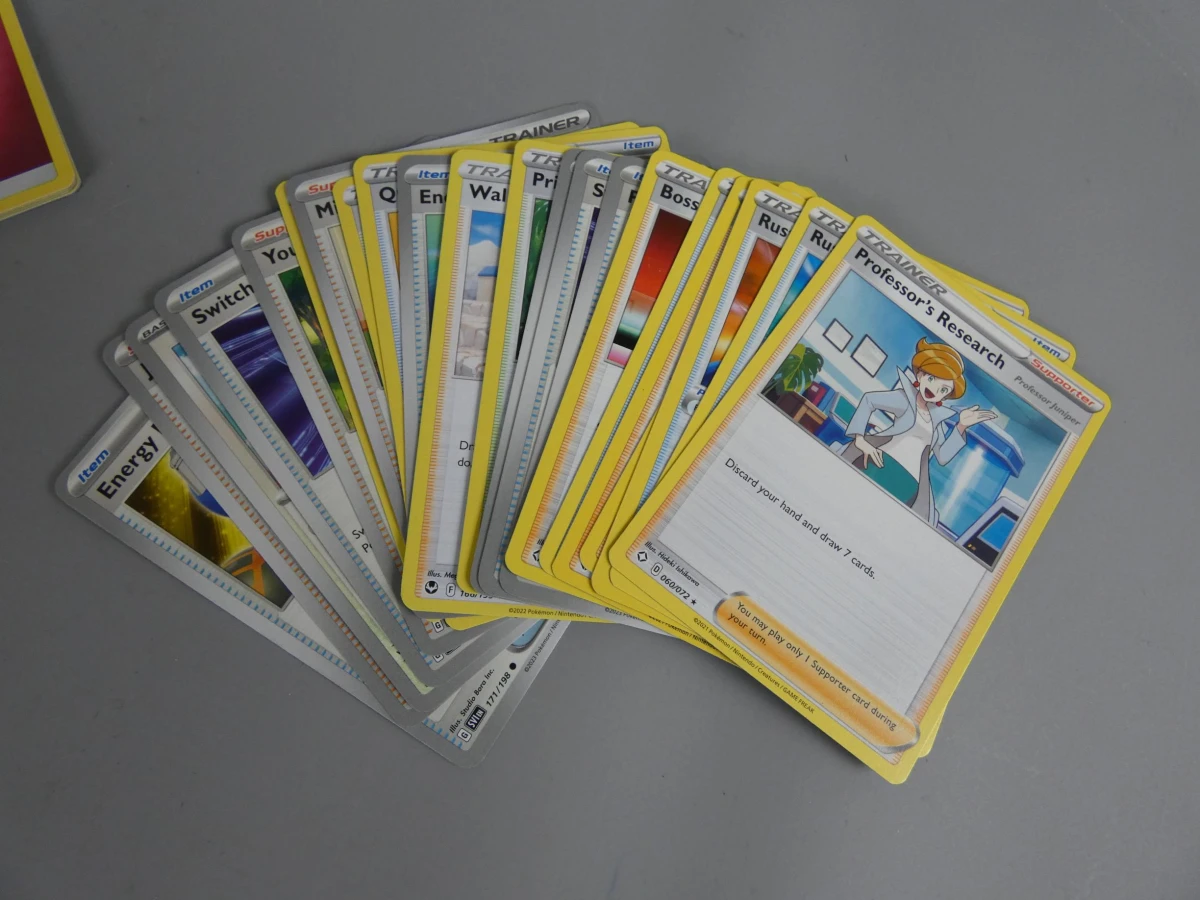 Grote Pokémon Kaartenset met Tin, Sleeves en Accessoires