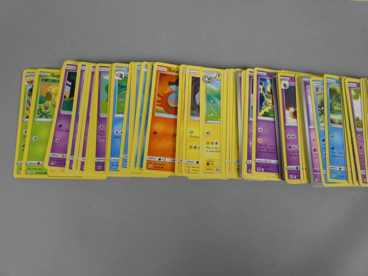 Grote Pokémon Kaartenset met Tin, Sleeves en Accessoires
