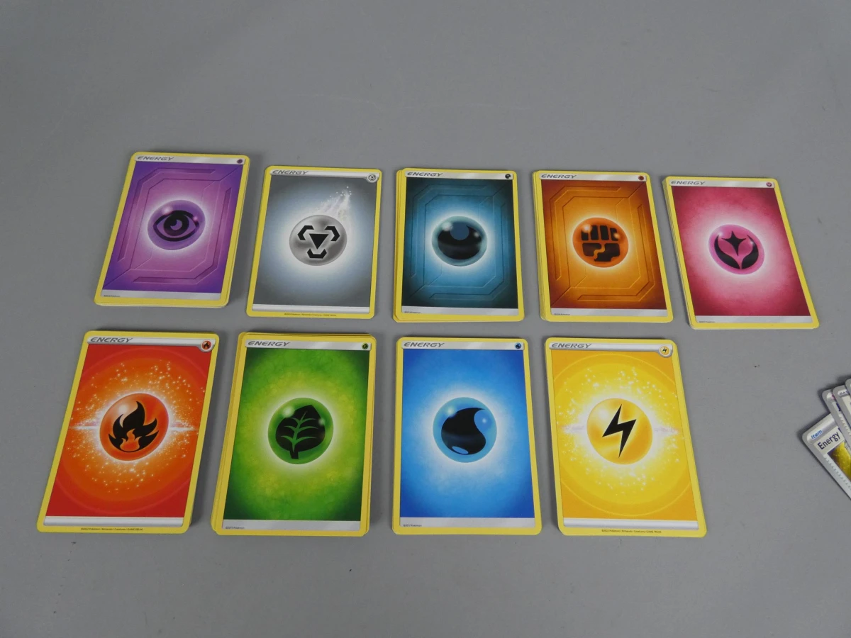 Grote Pokémon Kaartenset met Tin, Sleeves en Accessoires